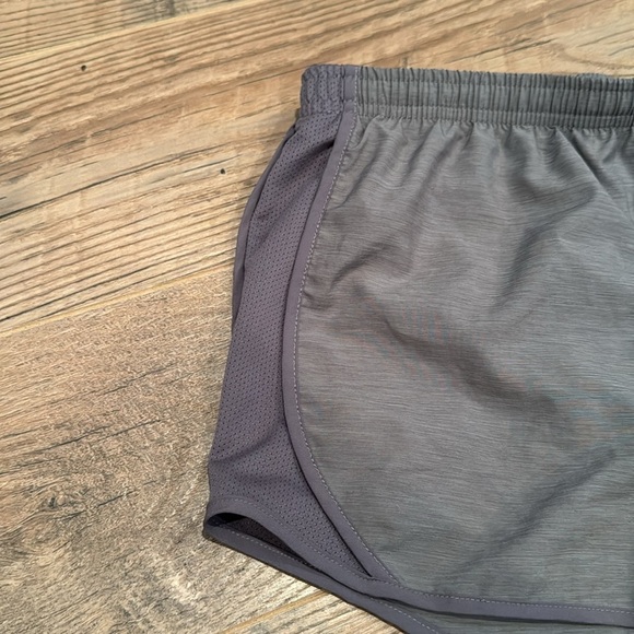 NWT Nike Girl’s Grey Dry Fit Shorts Size Large - Picture 3 of 8